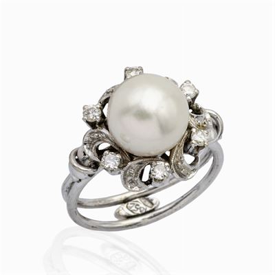 Anello in Oro Bianco 18kt con Perla Coltivata e Diamanti