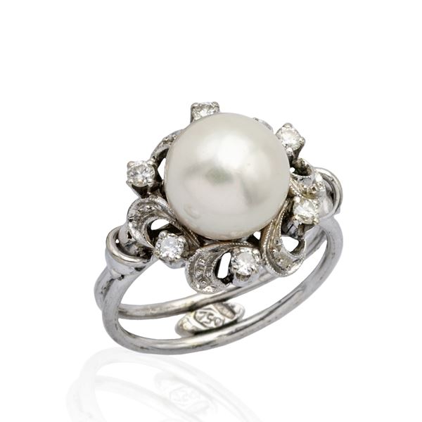 Anello in oro bianco 18kt con perla coltivata e diamanti