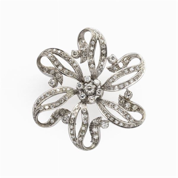Spilla fiore in oro bianco 18kt e diamanti  (anni 50/60)  - Asta Gioielli Orologi Fashion Vintage - Colasanti Casa d'Aste