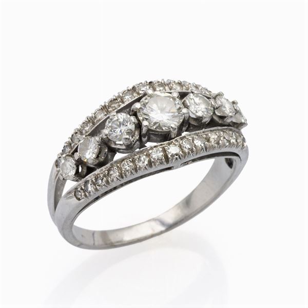 Anello riviere in oro bianco 18kt e diamanti  - Asta Gioielli Orologi Fashion Vintage - Colasanti Casa d'Aste