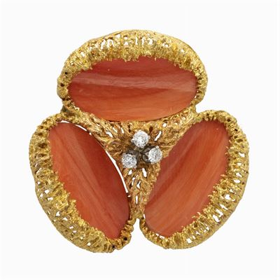Spilla Trifoglio in Oro Giallo 18kt Corallo e Diamanti