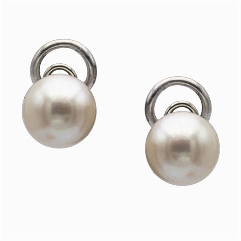 Orecchini a Lobo in Oro Bianco 18kt e Due Perle Coltivate