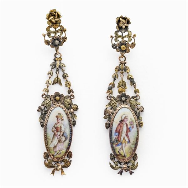Antichi orecchini pendenti in oro e argento