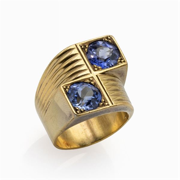 Anello Decò in oro giallo 9kt e zaffiri  (anni 30/40)  - Asta Gioielli Orologi Fashion Vintage - Colasanti Casa d'Aste