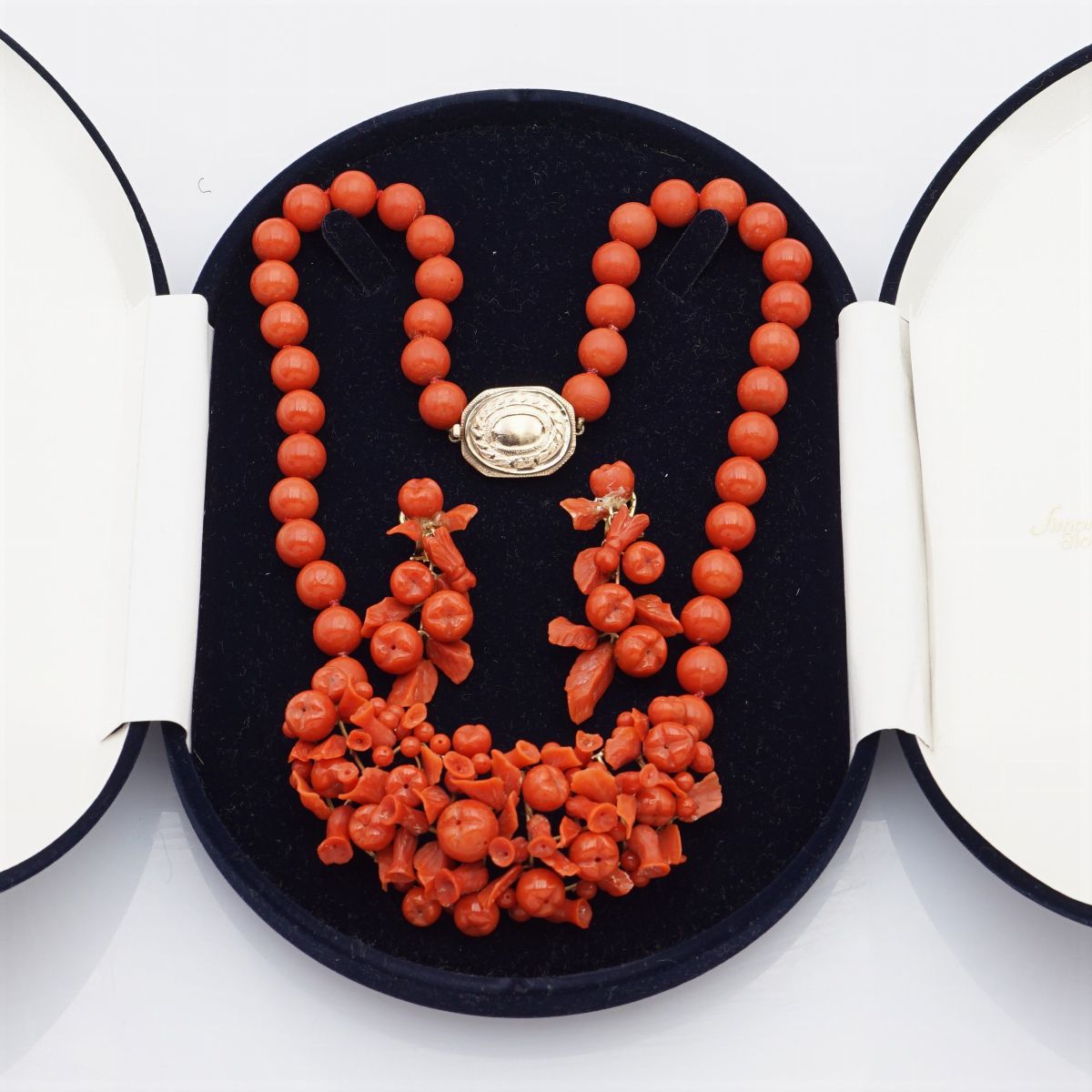 Antica Parure in Corallo Rosso Tutti Frutti