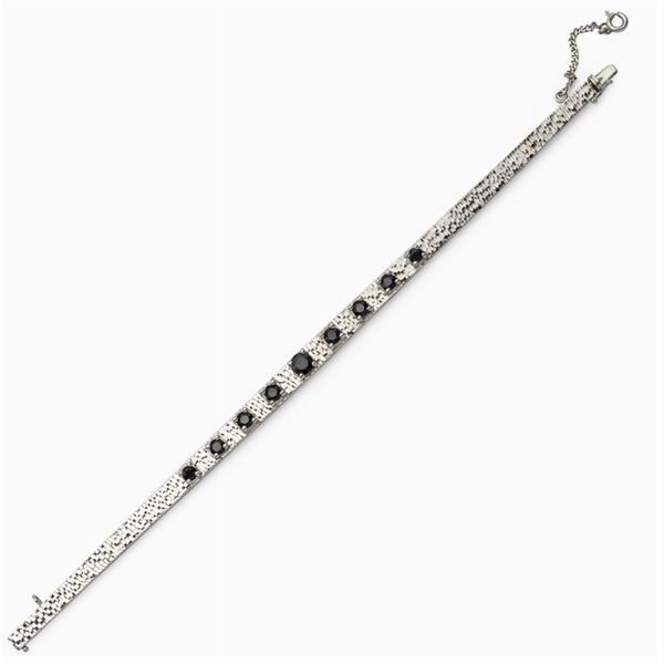 Bracciale in oro bianco martellato 18kt con zaffiri