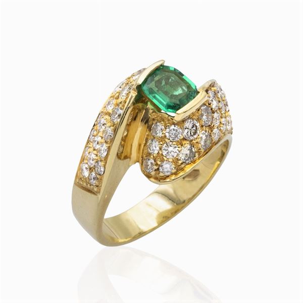 18kt yellow gold emerald and diamond ring