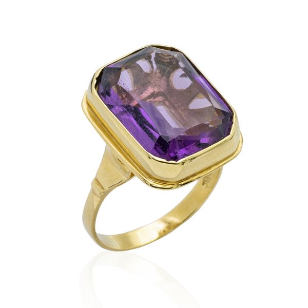 18kt yellow gold and amethyst ring