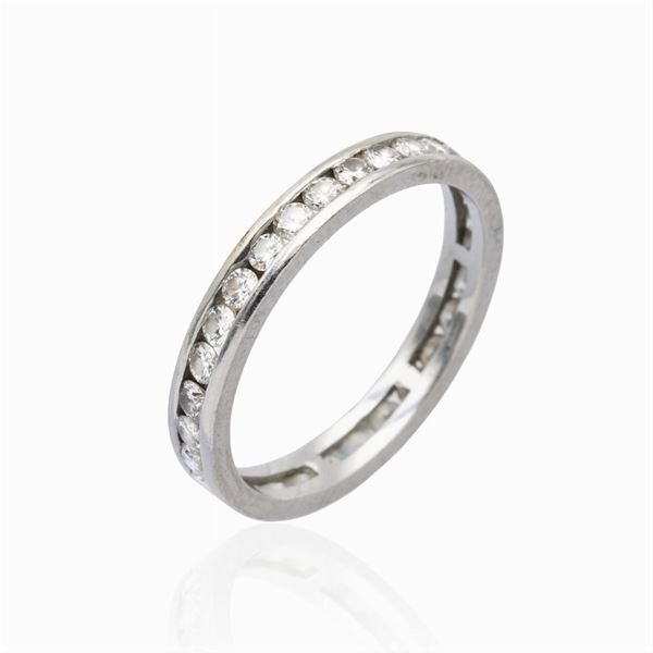 18kt white gold and diamonds ring