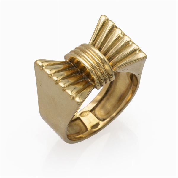Anello a fiocco in oro giallo 18kt  (anni 40/50)  - Asta Gioielli Orologi Fashion Vintage - Colasanti Casa d'Aste
