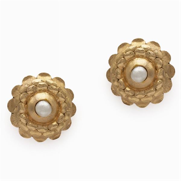 Orecchini a lobo in oro giallo satinato 18kt