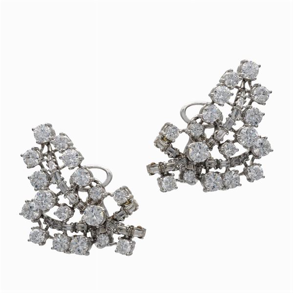 Orecchini a lobo in oro bianco 18kt e diamanti  - Asta Gioielli Orologi Fashion Vintage - Colasanti Casa d'Aste