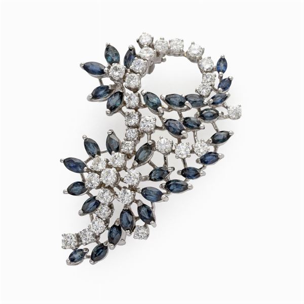 Spilla ramage in oro bianco 18kt diamanti e zaffiri