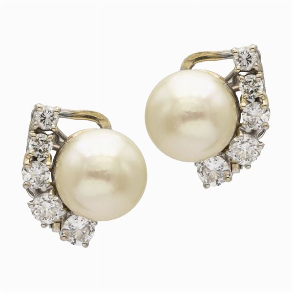 Orecchini a lobo in oro bianco 18kt perle coltivate e diamanti