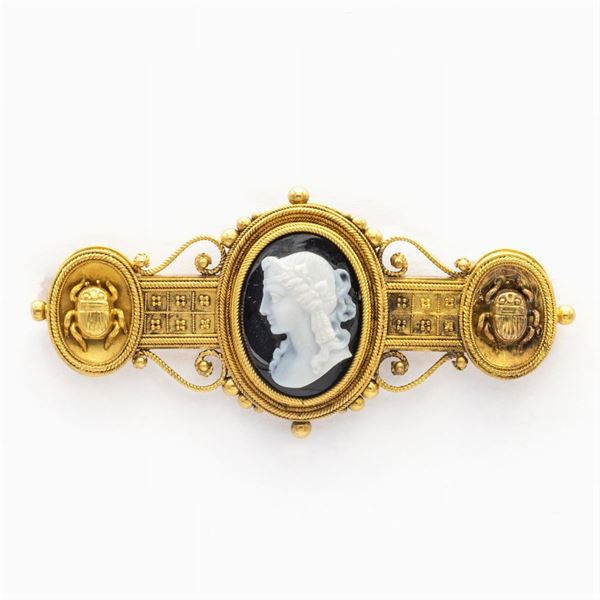 Spilla in oro giallo 18kt con cammeo