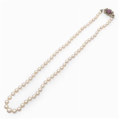 Collana Ad un Filo di Perle Coltivate, in Argento con Rubini