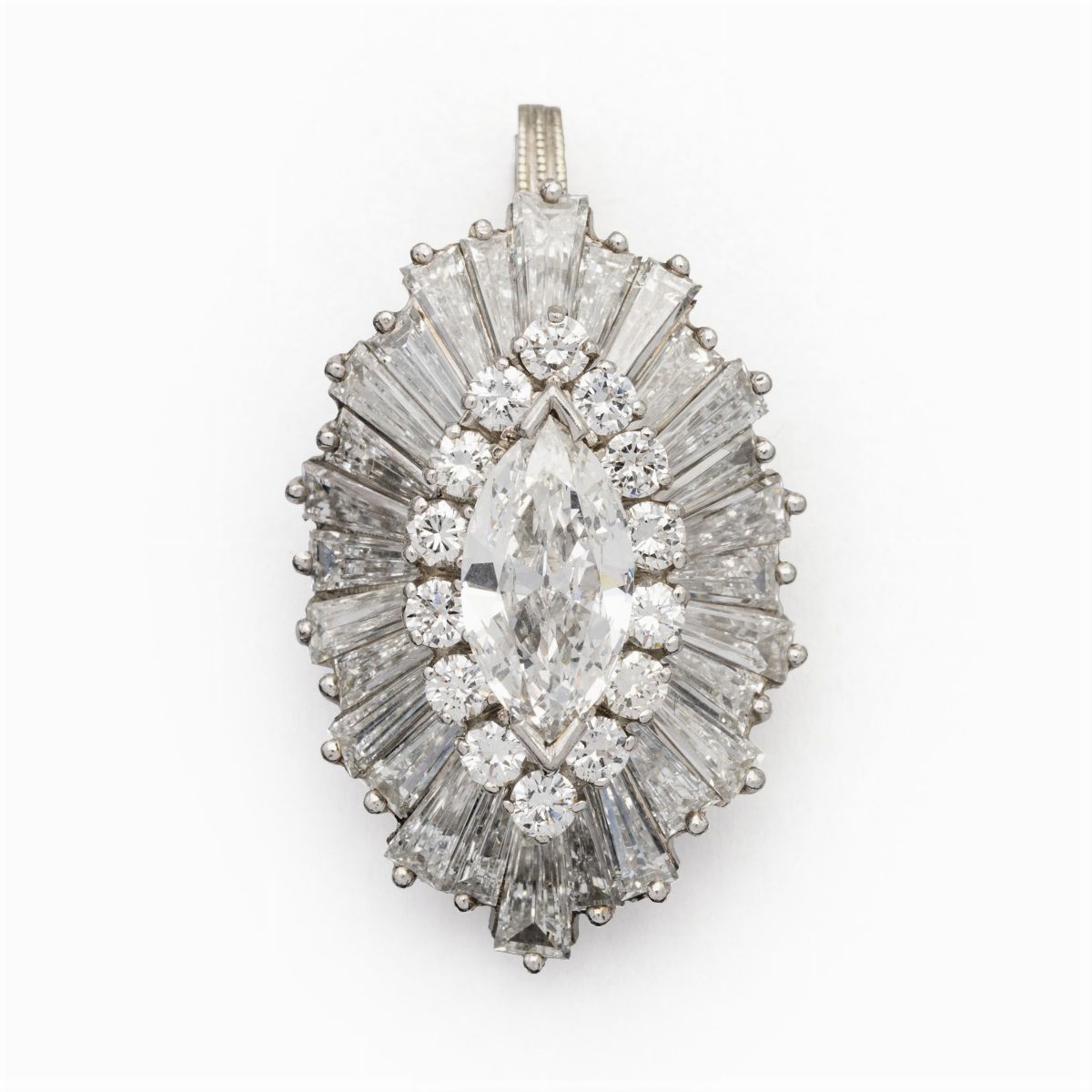Anello in Platino con un Diamante Navette Ct 1,40