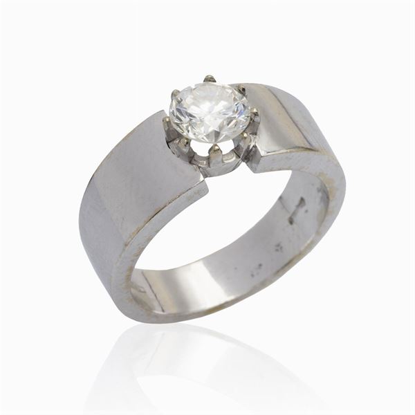 Anello in oro bianco 18kt con un diamante ct 1,06  - Asta Gioielli Orologi Fashion Vintage - Colasanti Casa d'Aste