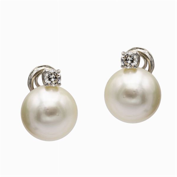Orecchini a lobo con perle South Sea e diamanti
