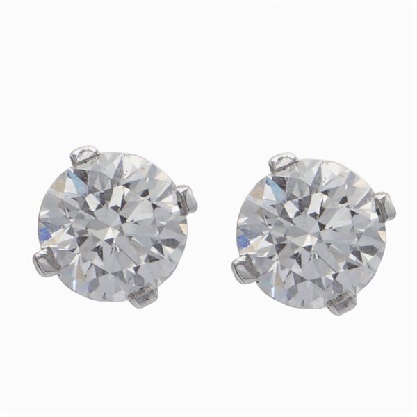 18kt white gold with two brilliant cut diamonds lobe earrings