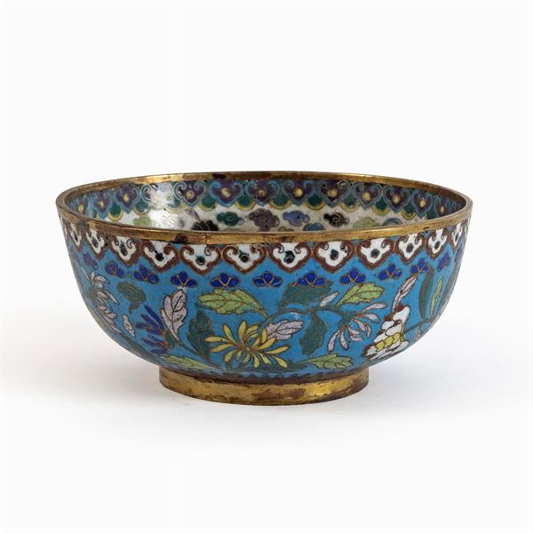 Cloisonné enamel and gilt bronze cup