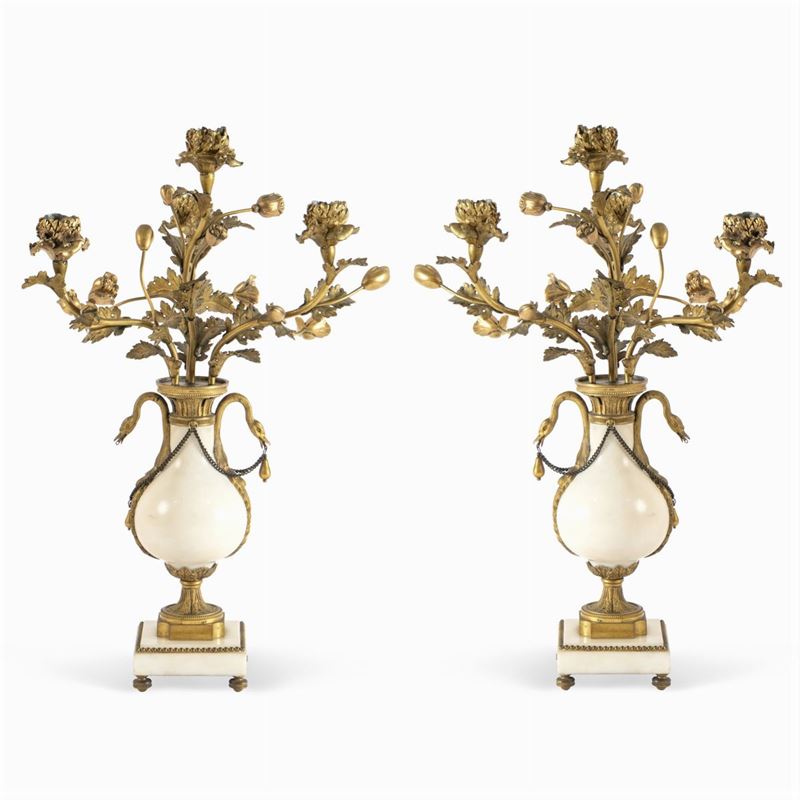Coppia di Candelabri a Quattro Luci in Bronzo Dorato e Marmo Bianco