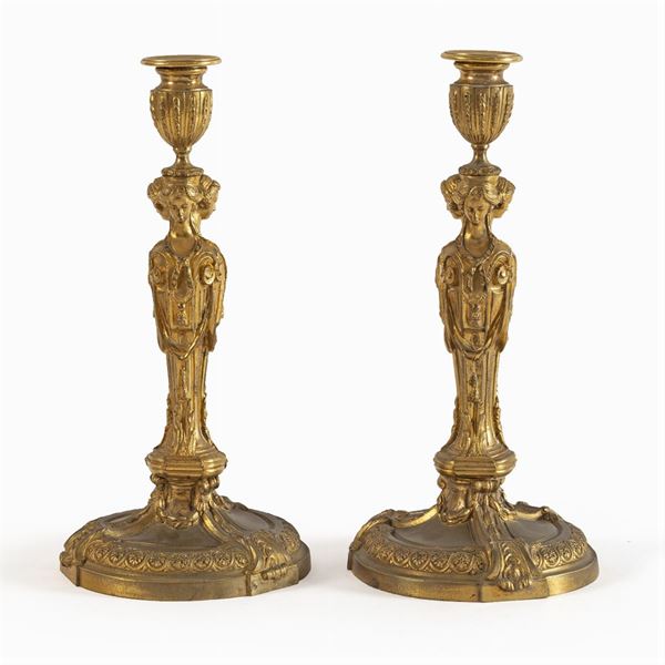 Coppia di candelieri in bronzo dorato