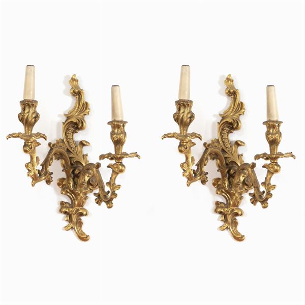 Coppia di appliques a due luci in bronzo dorato