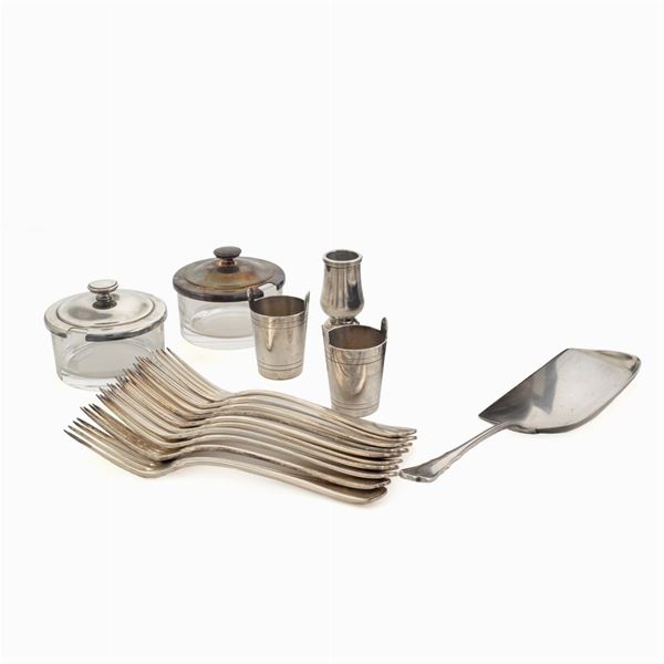 Group of tableware objects (16)