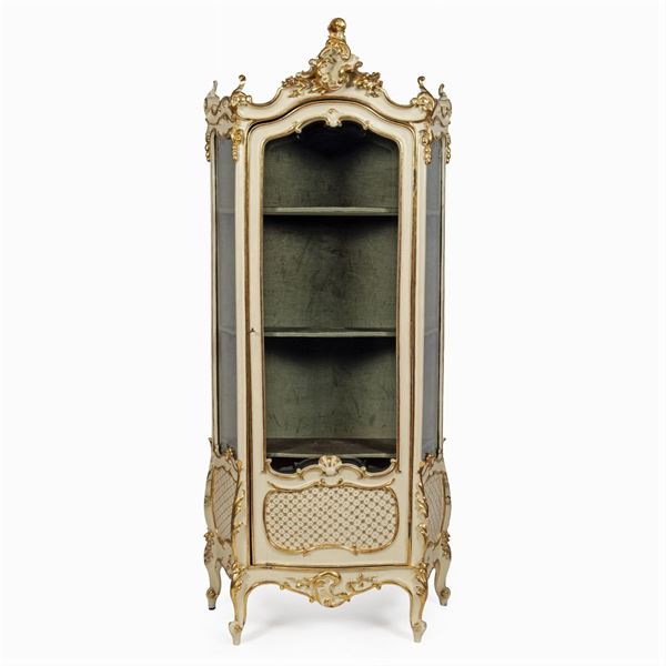 Display cabinet in lacquered, gilded and carved wood