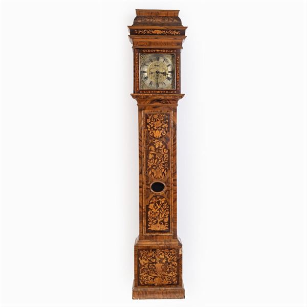 Orologio a torre in legno di noce