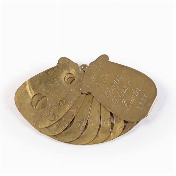 Antico calibro in bronzo dorato