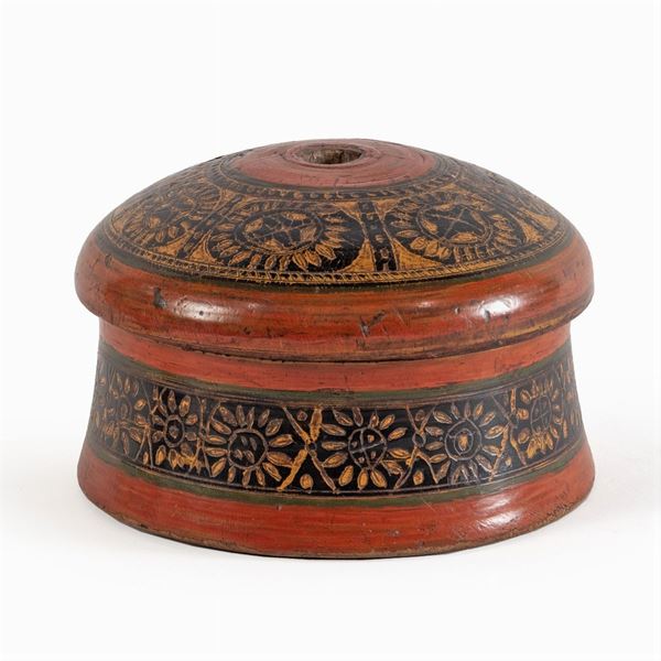 lacquered wood dowry box