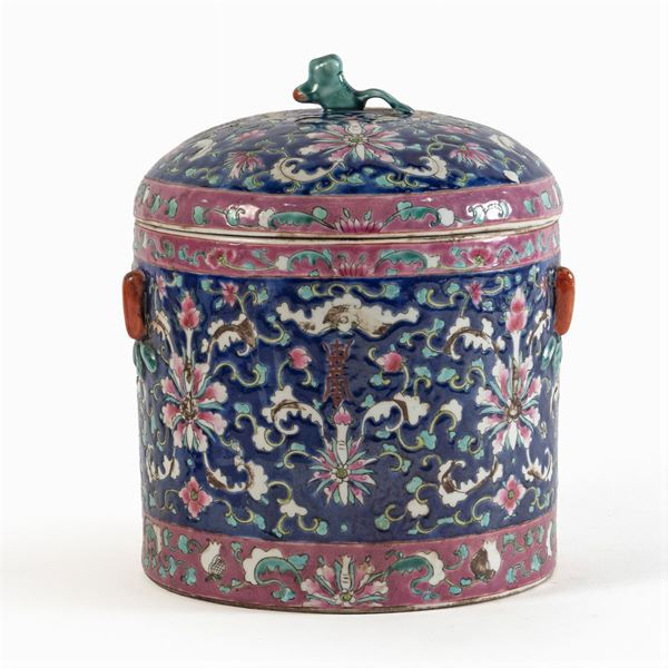 Polychrome porcelain potiche with lid