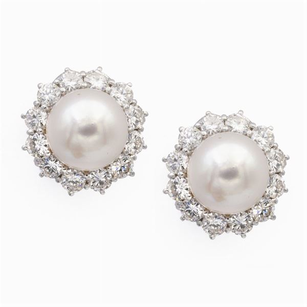 Orecchini a lobo in oro bianco 18kt perle e diamanti
