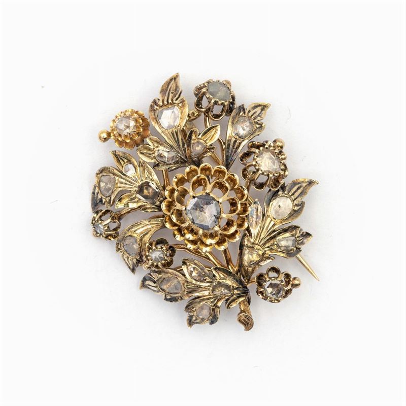 Antica Spilla a Motivo Floreale in Oro Giallo Rosa 18 Kt e Rose Coroné
