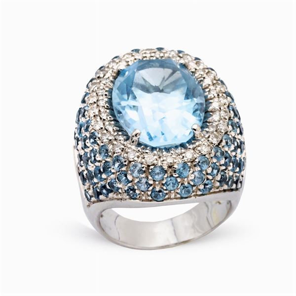 Anello in oro bianco 18kt topazio azzurro