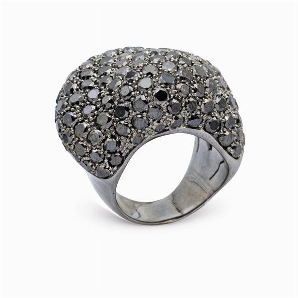 Anello in oro nero 18kt e diamanti neri