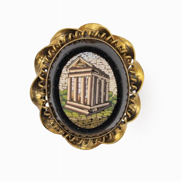 Spilla in oro basso e micromosaico  (Roma XIX Secolo)  - Asta Gioielli Orologi e Fashion Vintage - Colasanti Casa d'Aste