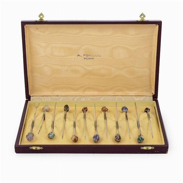 Set of appetizer forks (16)