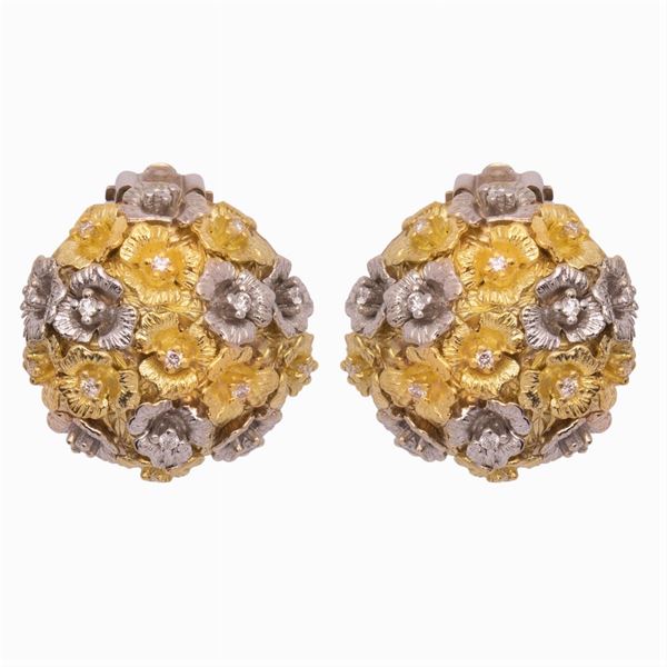 Orecchini fiori a lobo in oro a due colori 18kt e diamanti