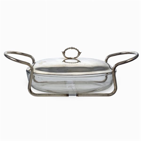 Pyrex and silver metal baking dish