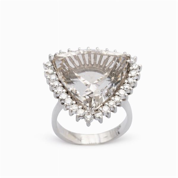 Anello in oro bianco topazio imperiale e diamanti