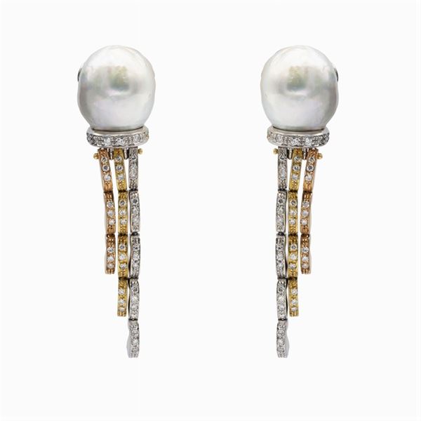 Orecchini pendenti in oro a tre colori 18kt e diamanti  - Asta Gioielli Orologi e Fashion Vintage - Colasanti Casa d'Aste