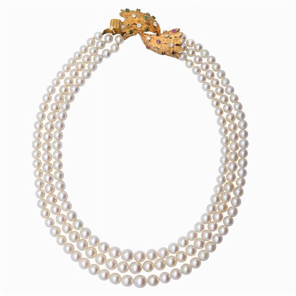 Collana a tre fili di perle coltivate