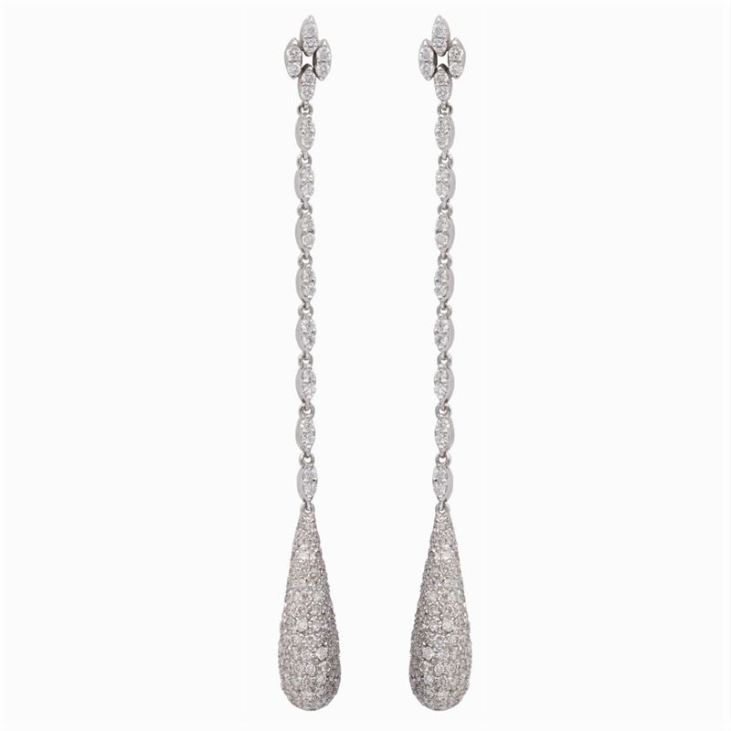 Orecchini Pendenti in Oro Bianco 18kt e Goccia di Diamanti