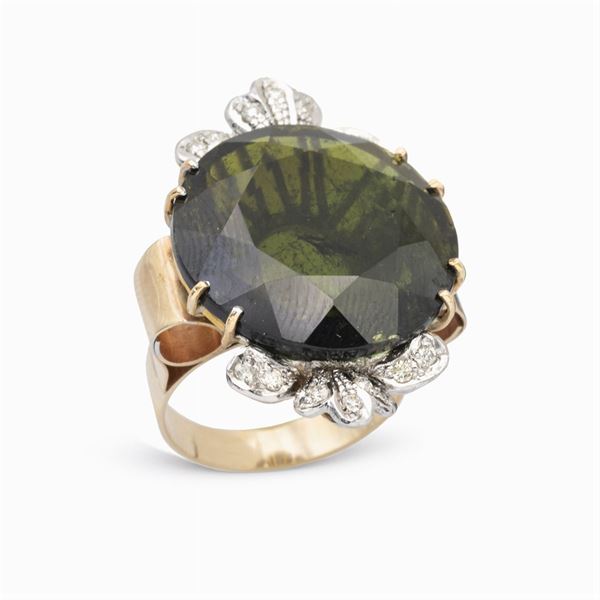 Anello in oro giallo  e bianco 14kt tormalina verde e diamanti