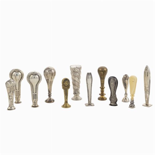 Lot of twelve metal seals  (different  manufactures 19th-20th century)  - Auction Fine Silver and Art of the table - Colasanti Casa d'Aste