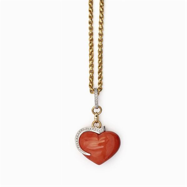 Collana in oro giallo 18kt con pendente a cuore in corallo
