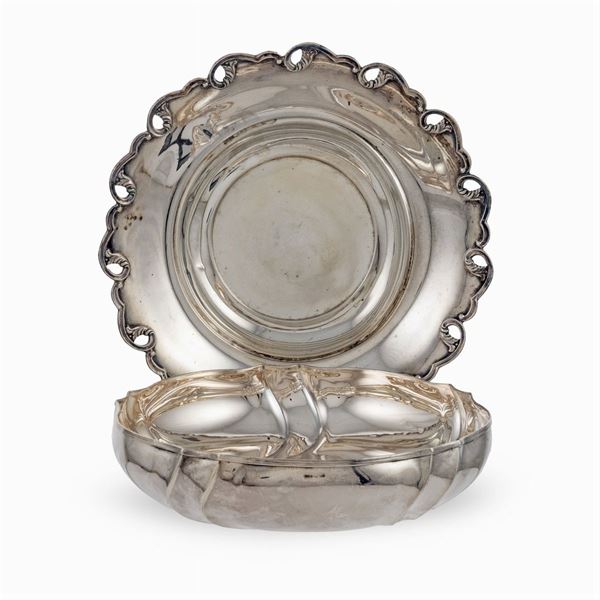 Group of silver objects (2)